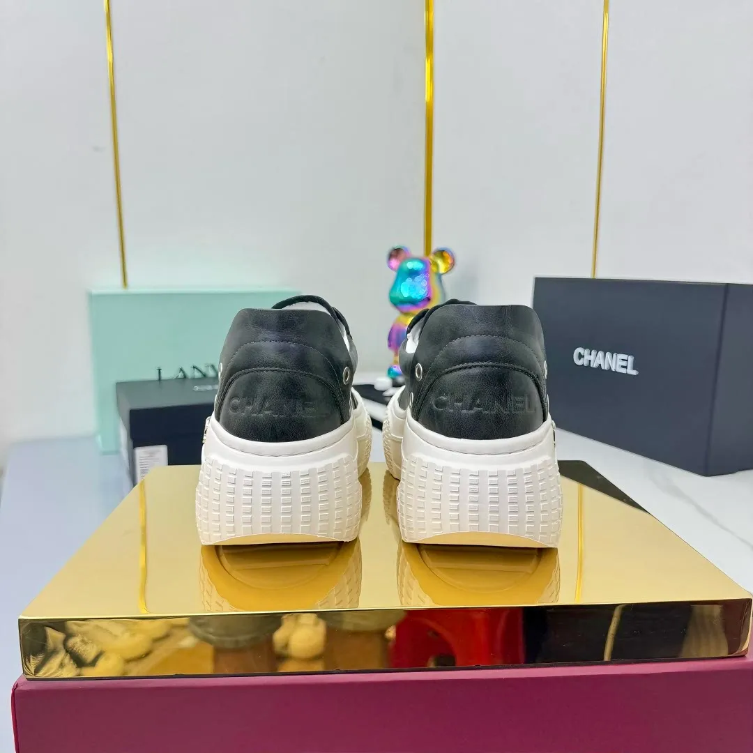 👟👟Ex-factory price 640👟👟 Chanel bread shoes ~ original calfskin panda shoes Chanel 25C latest hot style panda black and white sports shoes casual sneakers Xiaoxiang hot item classic black and white panda color coco girls must pay Fabric: original custom mixed sheepskin lining: original imported breathable mesh lining outsole: Original molded rubber + TPU combination Size: Women's 35-41